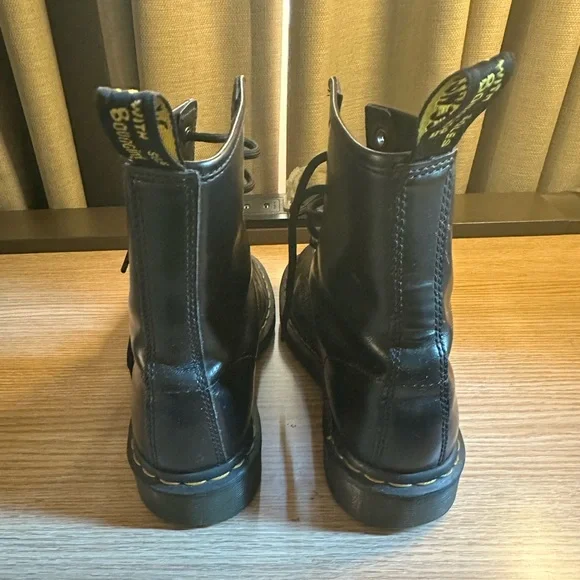 Dr. Martens | Shoes | Doc Martens women’s smooth leather lace up boots size 8 - Picture 4 of 9